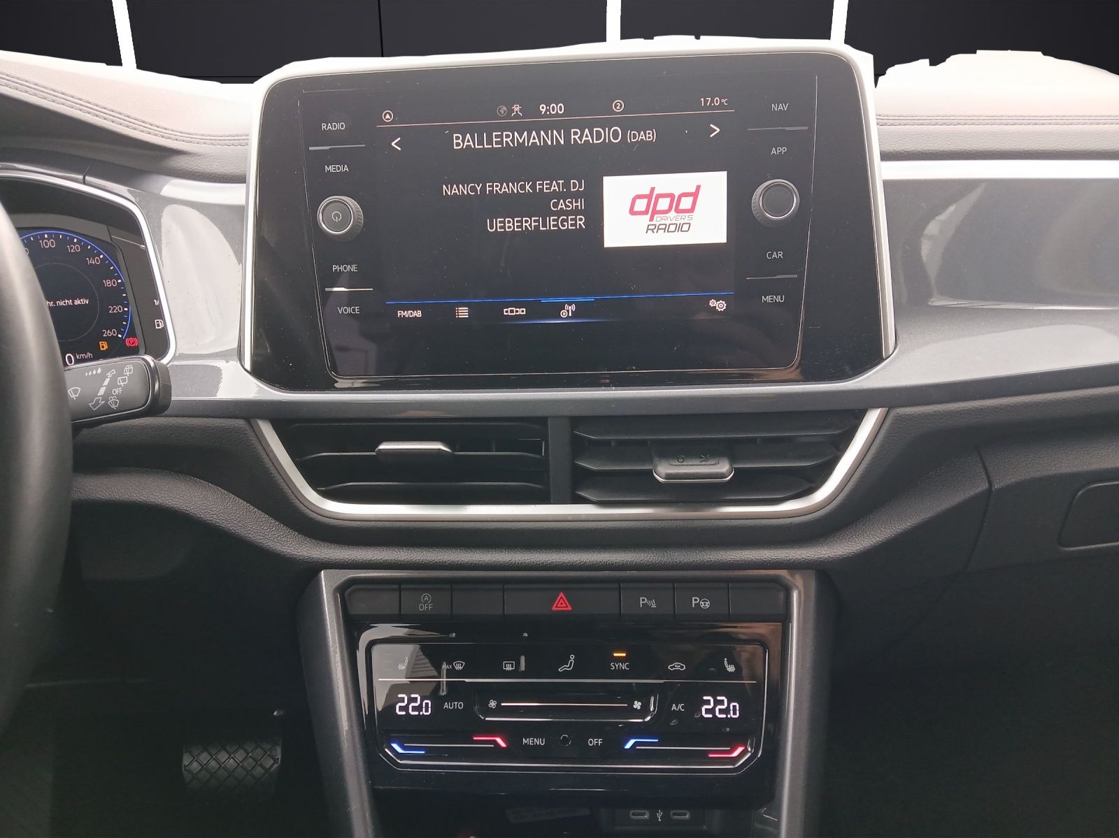 Fahrzeugabbildung Volkswagen T-Roc TSI Style Matrix AHK Kamera ACC Keyless Na