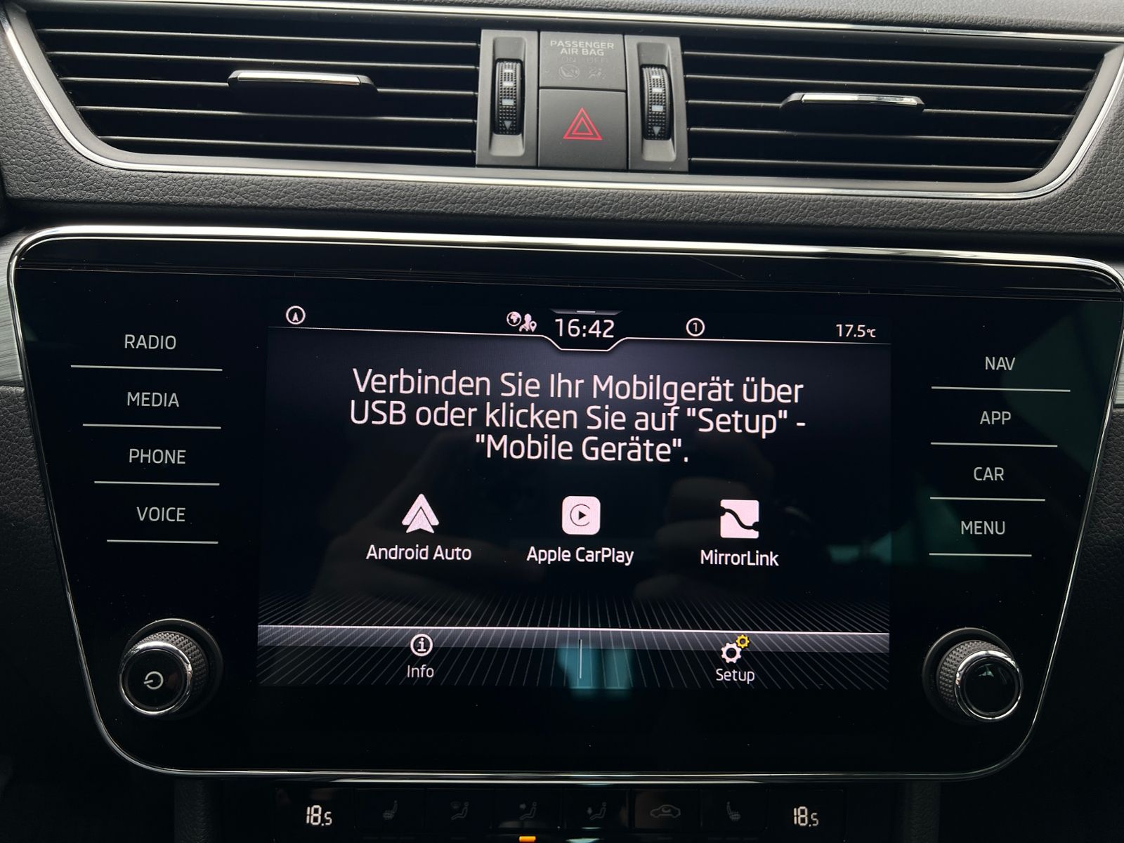 Fahrzeugabbildung SKODA Superb Combi Ambition 1.5 TSI *LED, Climatronic,