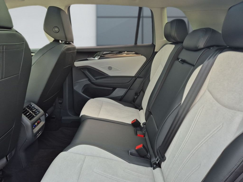 Tiguan 1.5 eTSI Elegance *DSG*MATRIX*STANDH*AHK*