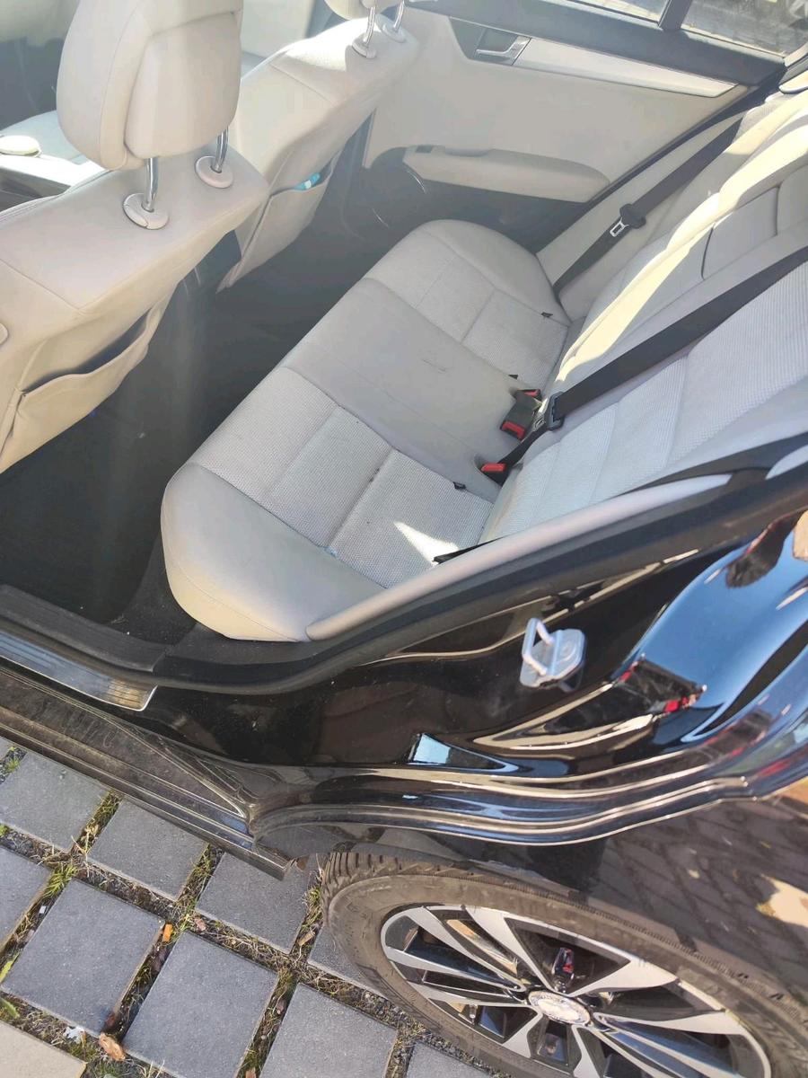 Mercedes-Benz 220 2010 — photo 9