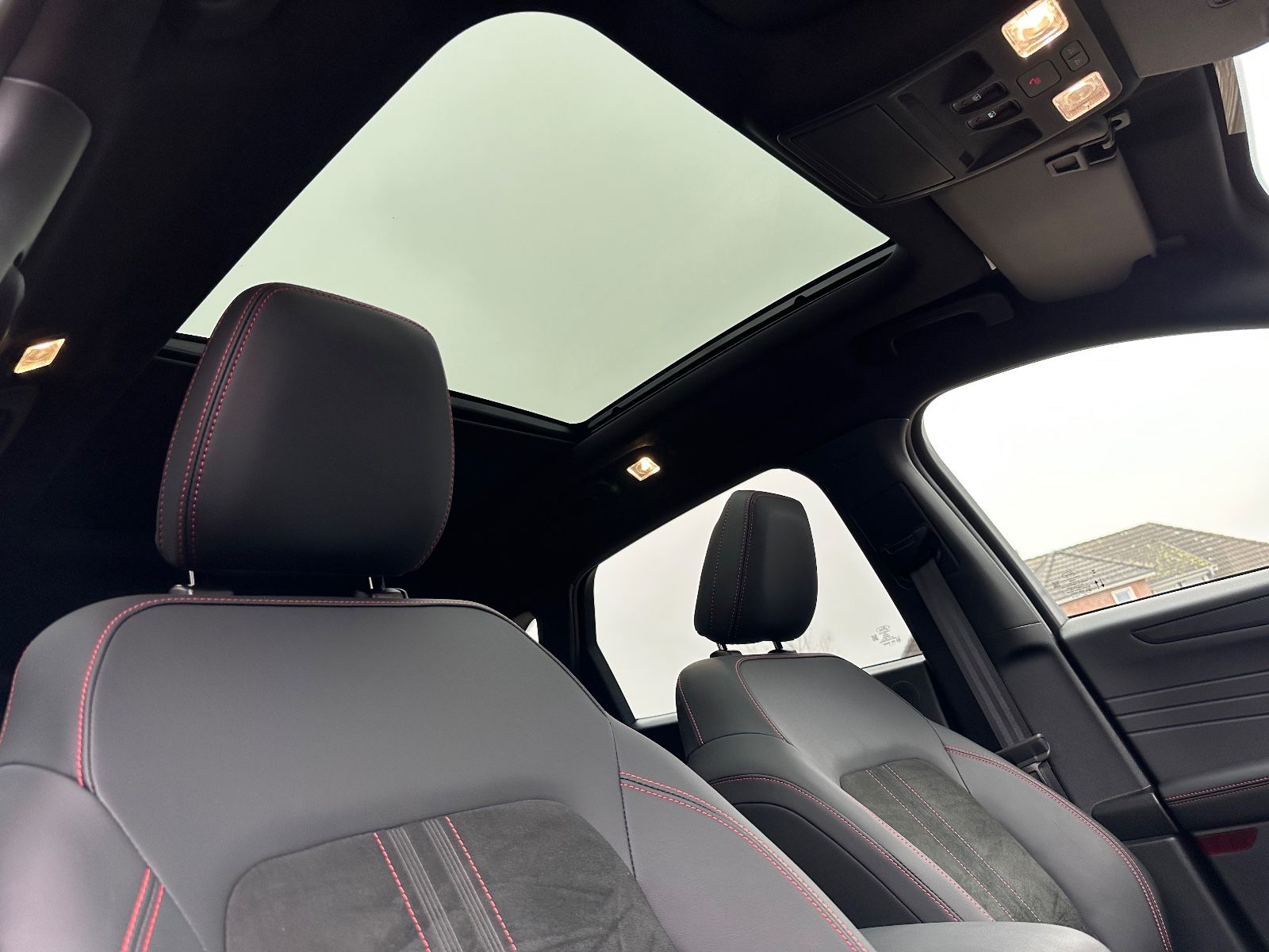 Fahrzeugabbildung Ford Kuga 1.5 EB ST Line X Pano/Matrix/HUD/B&O