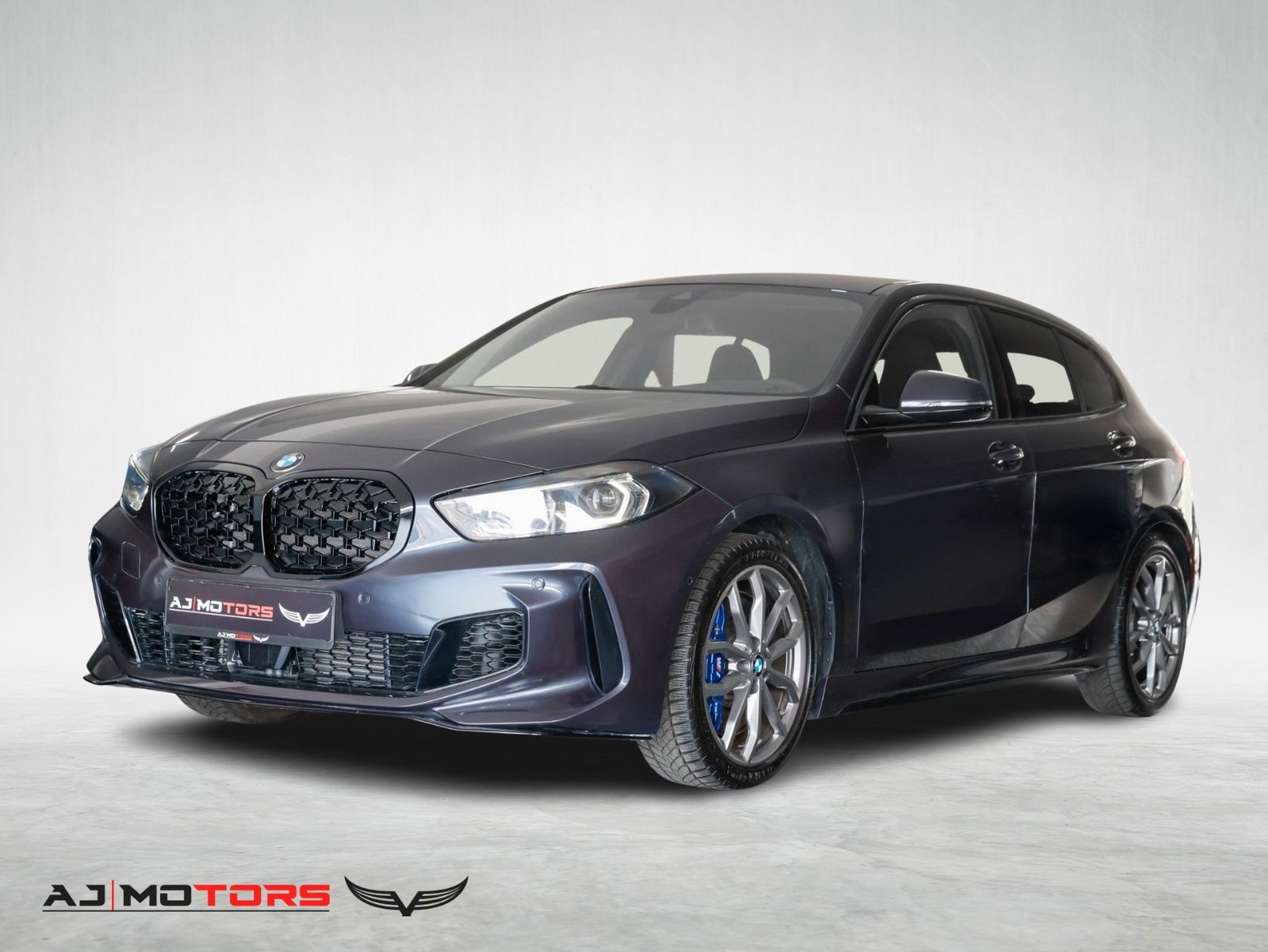 BMW M135i xDrive*INDIVIDUAL-LED-HARMANK-SPORTSITZE*