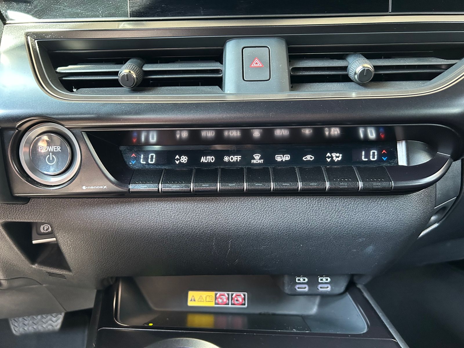 Fahrzeugabbildung Lexus UX 250 h F Sport HUD LED NAV RFK SHZ ALU