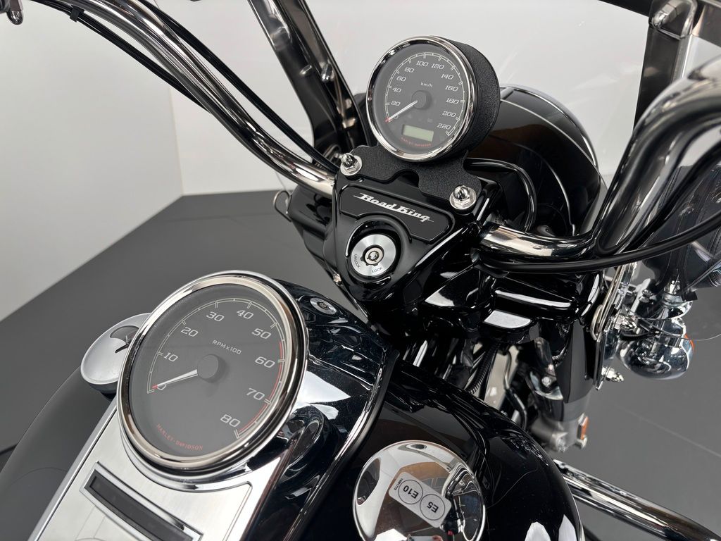 Fahrzeugabbildung Harley-Davidson ROAD KING POLICE *NEUWERTIG *5HD1