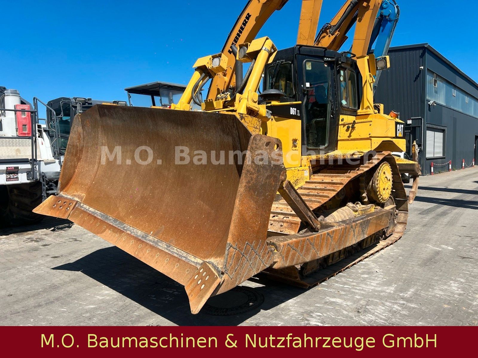 Fahrzeugabbildung CAT D6 T XL  / 4. Wegeplanierschild /Ripper /