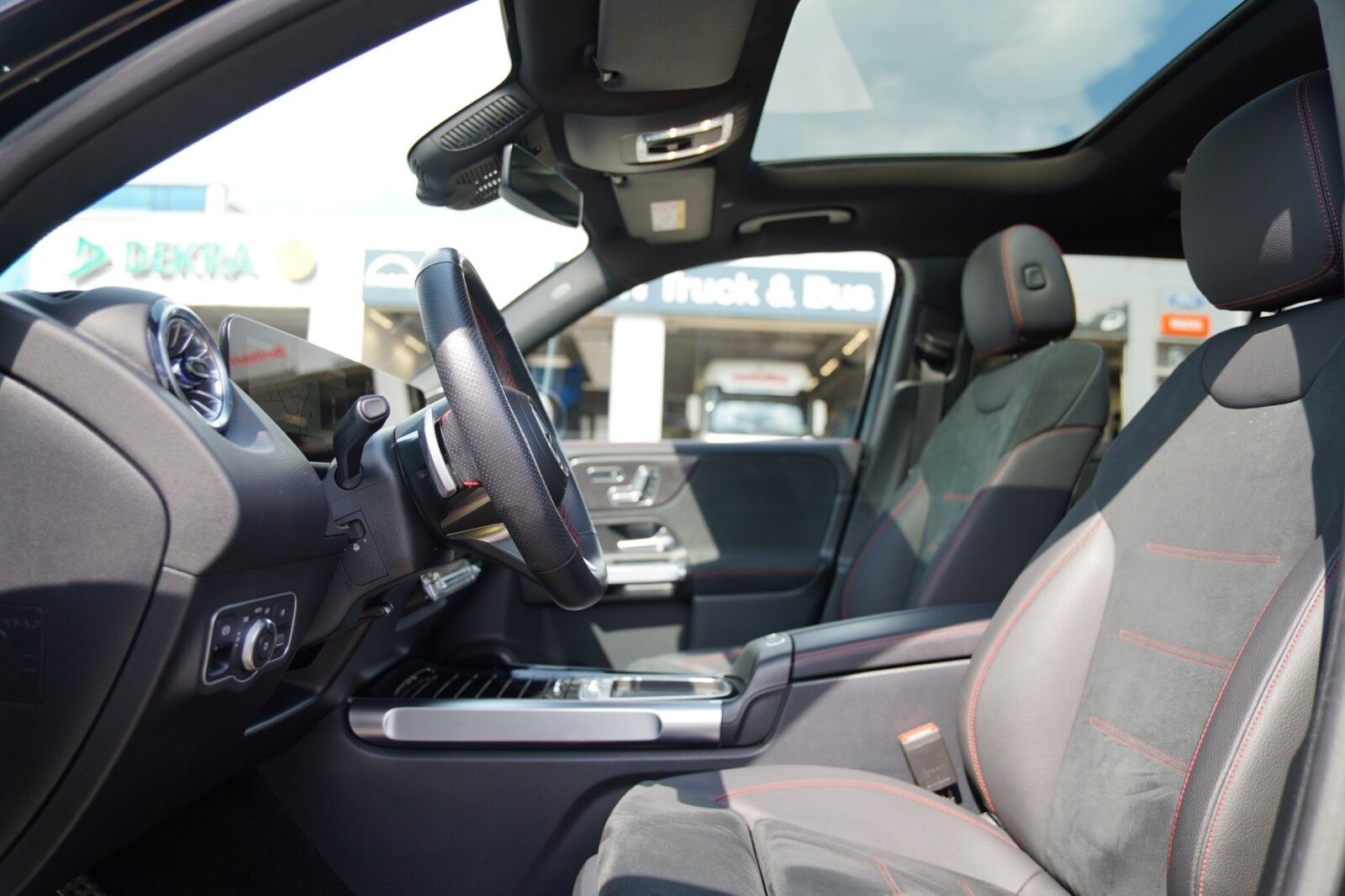 Mercedes-Benz GLB 250 4Matic AMG Line Memory Winter 360° Kamer foto 21