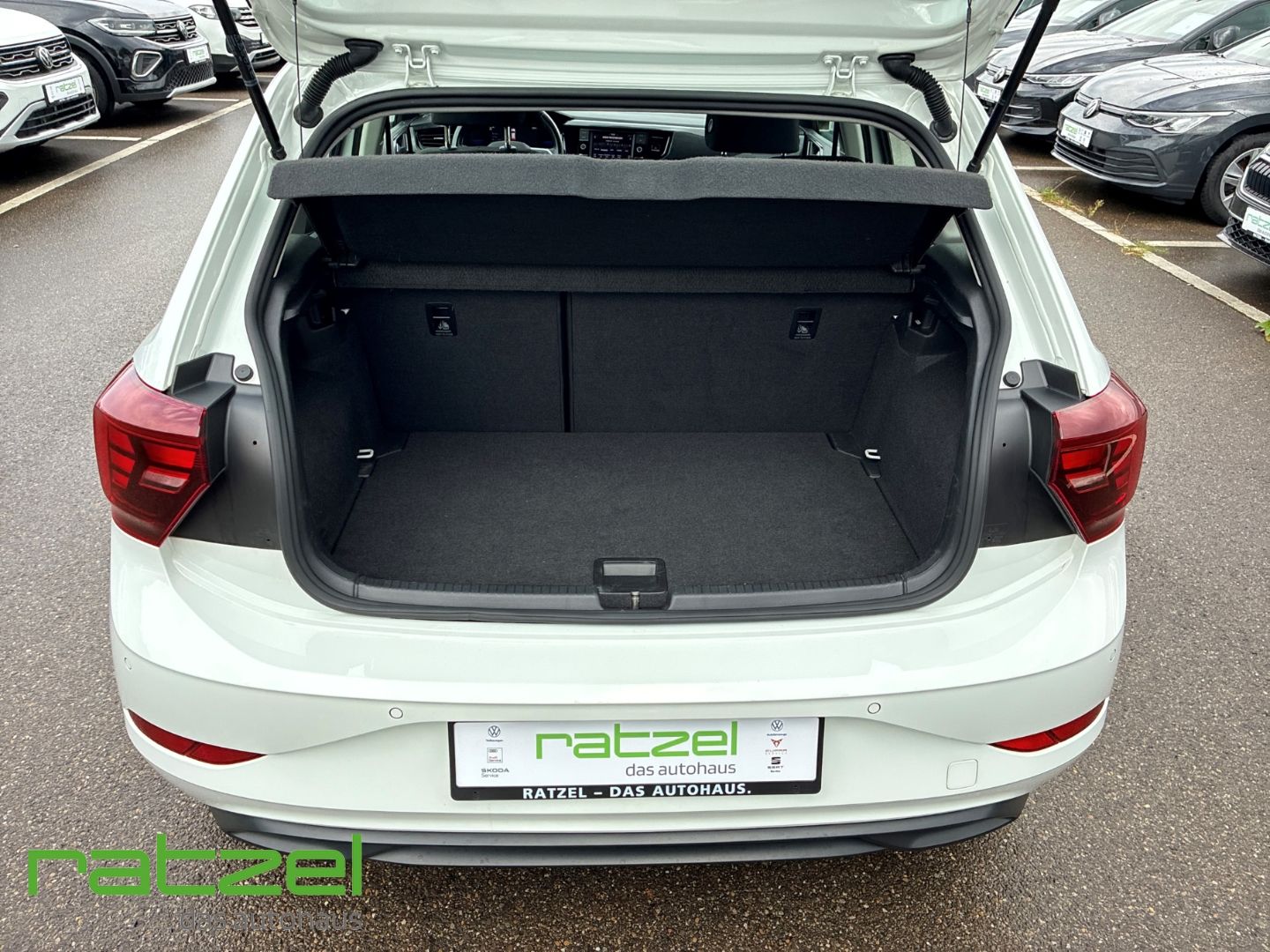 Fahrzeugabbildung Volkswagen Polo VI Life 1.0 Digitales Cockpit App Connect D