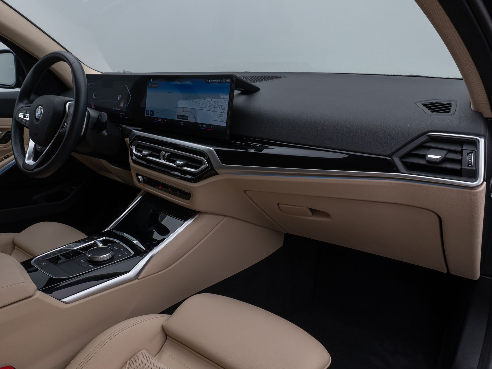 Fahrzeugabbildung BMW 330i xD Kamera DAB HiFi Leder Sportsitz Komfort