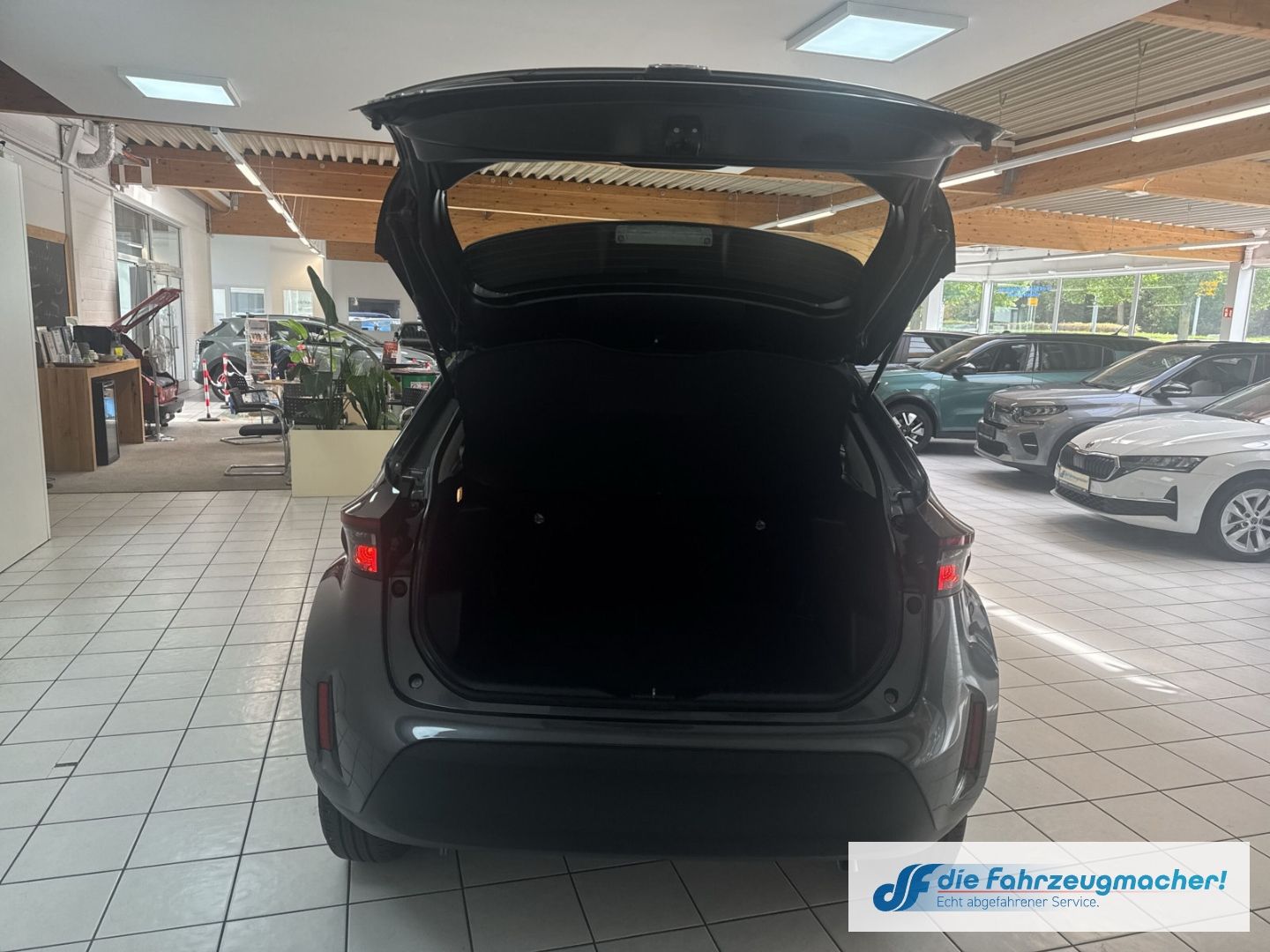 Fahrzeugabbildung Toyota Yaris Cross Hybrid FWD Comfort ACC DAB Spurhalte