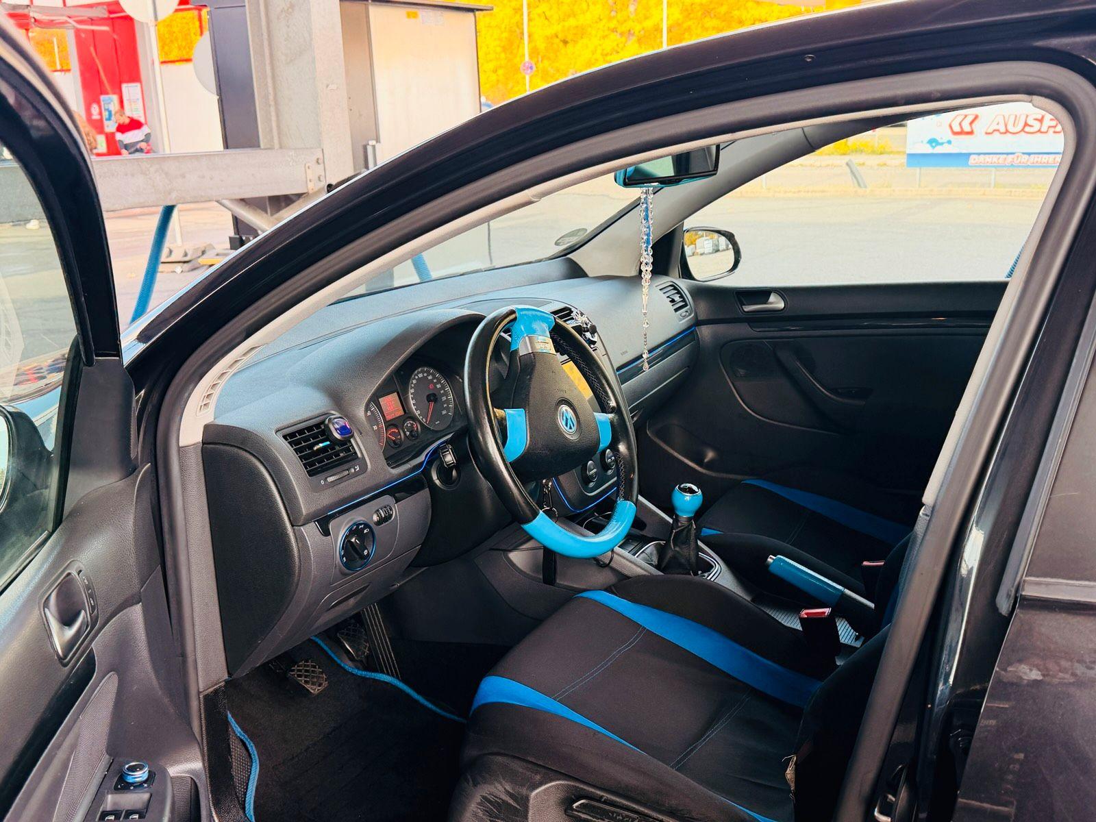 Volkswagen Golf 2006 — interior