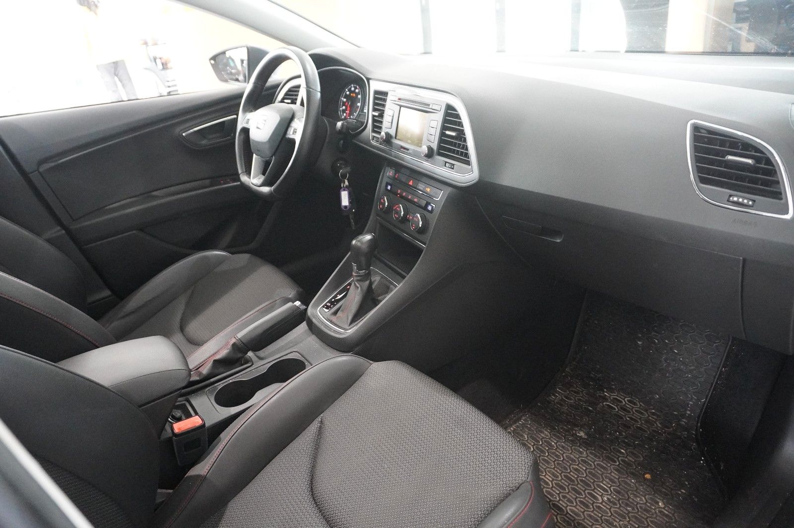 Fahrzeugabbildung SEAT Leon ST 1.4 TSI FR SPORT DSG KLIMA/PDC/TEMP/PANO