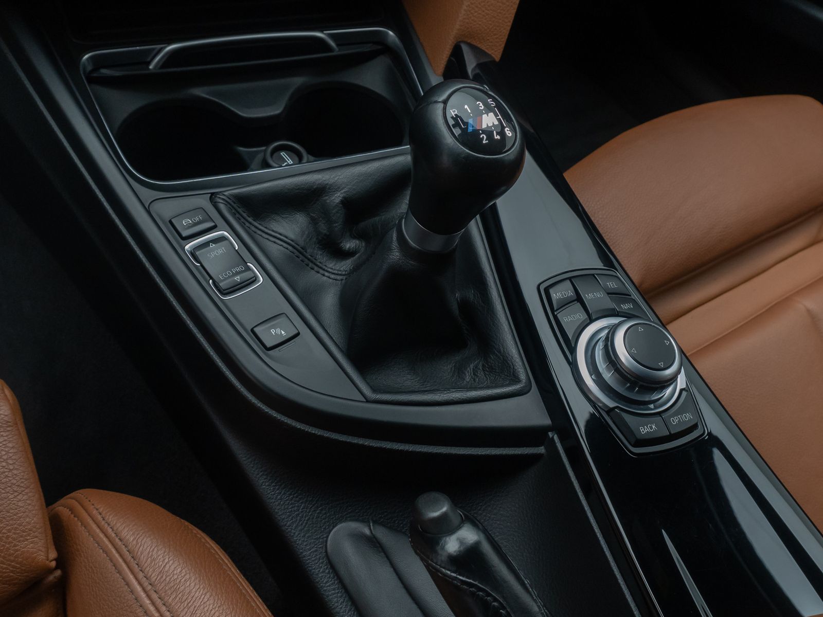 Fahrzeugabbildung BMW 320d Luxury Line HiFi PDC Leder Sportsitz 17Zoll