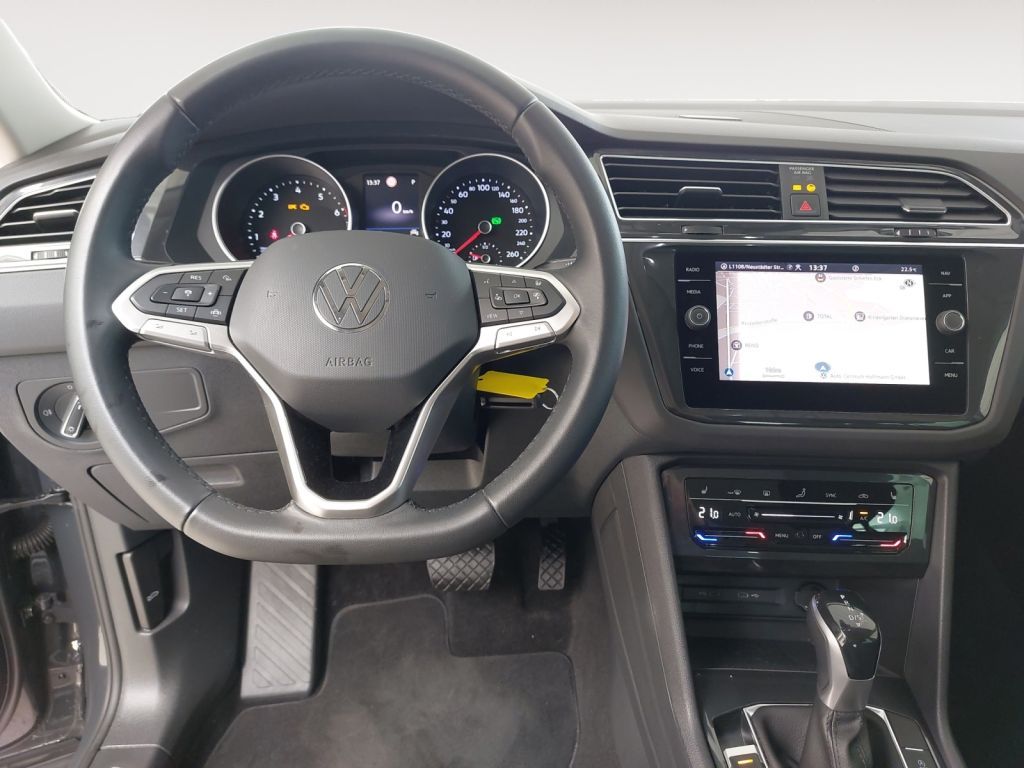 Fahrzeugabbildung Volkswagen Tiguan 1.5 TSI DSG Life AHZV Navi WR