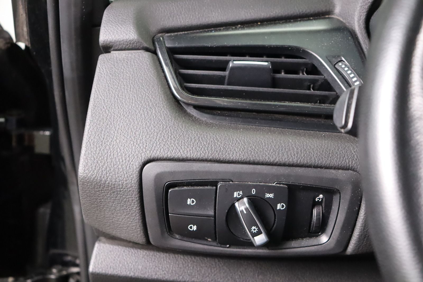 Fahrzeugabbildung BMW 218 i Active Tourer LED * HUD * RFK * Pano *