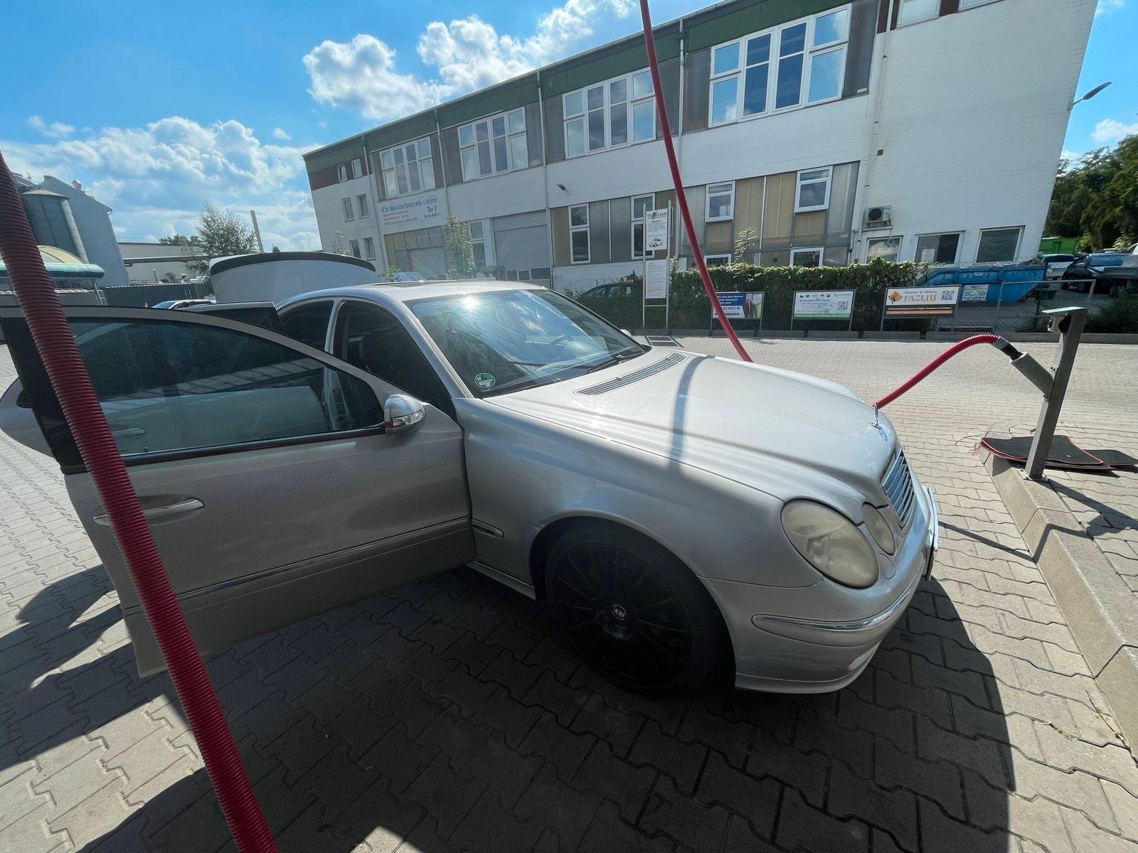 Mercedes-Benz E 220