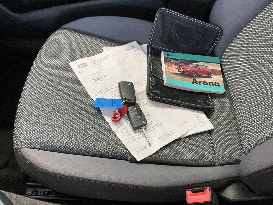 Fahrzeugabbildung SEAT Arona Style TSI DSG AHK SITZHEIZUNG ALU 1.HAND