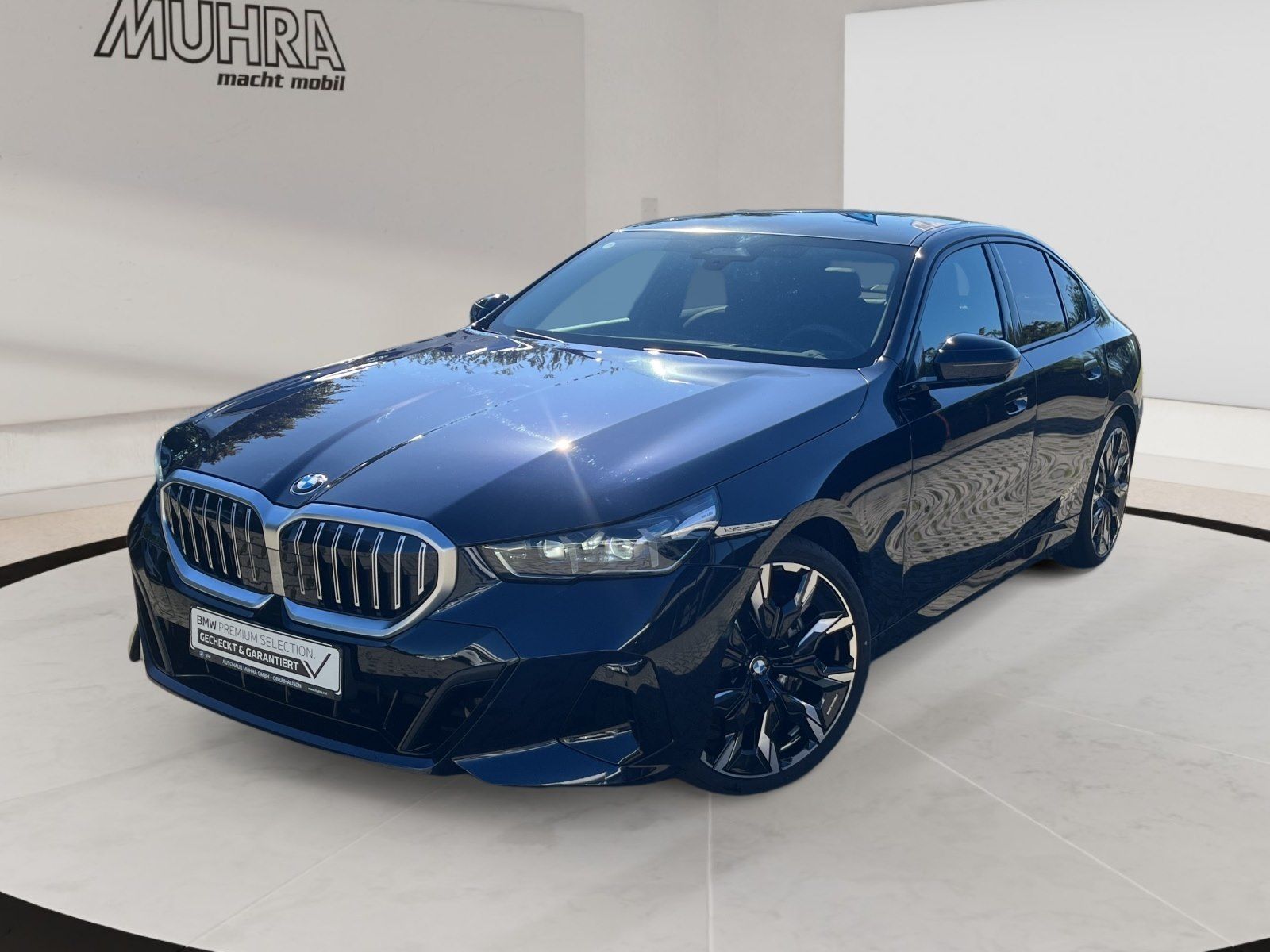 BMW 540d xDrive Limousine M Sport 21 Pano B&W foto 2