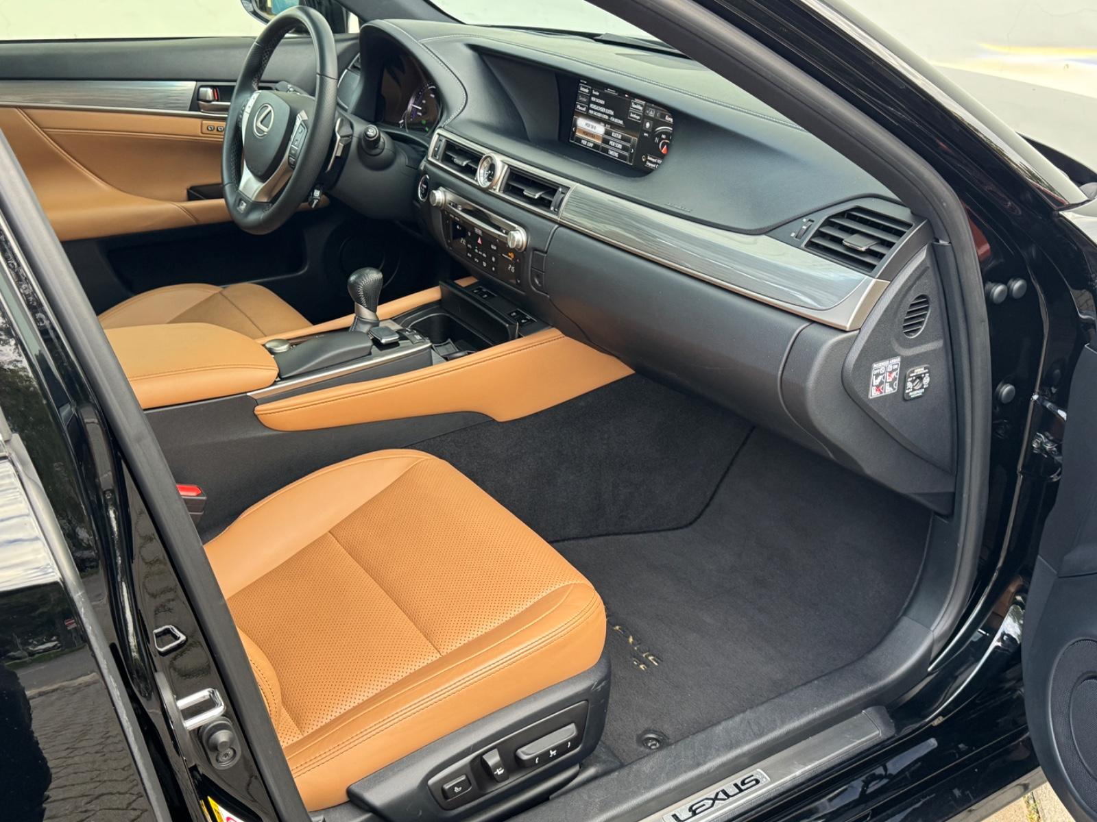 Lexus GS 450h F Sport 345 ch Hybride • Mark Levinson • Toit ouvrant • 4 roues directrices • Sièges ventilés