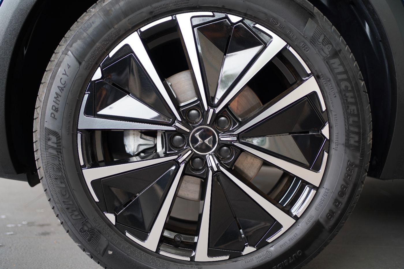 Fahrzeugabbildung DS Automobiles DS7 BlueHDi 130 EAT8 Rivoli Automatik Leder Navi