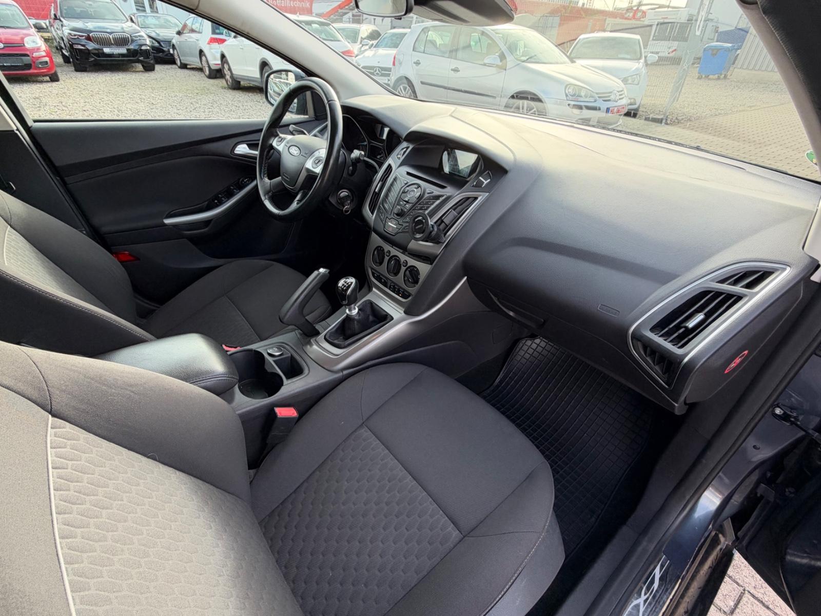 Ford Focus 2014 — photo 11