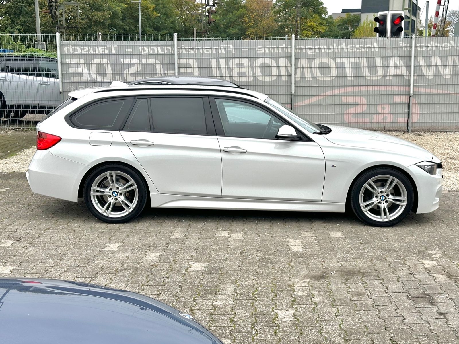 Fahrzeugabbildung BMW 318 d TOURING M SPORTPAKET*AUTOMATIK+AHK*