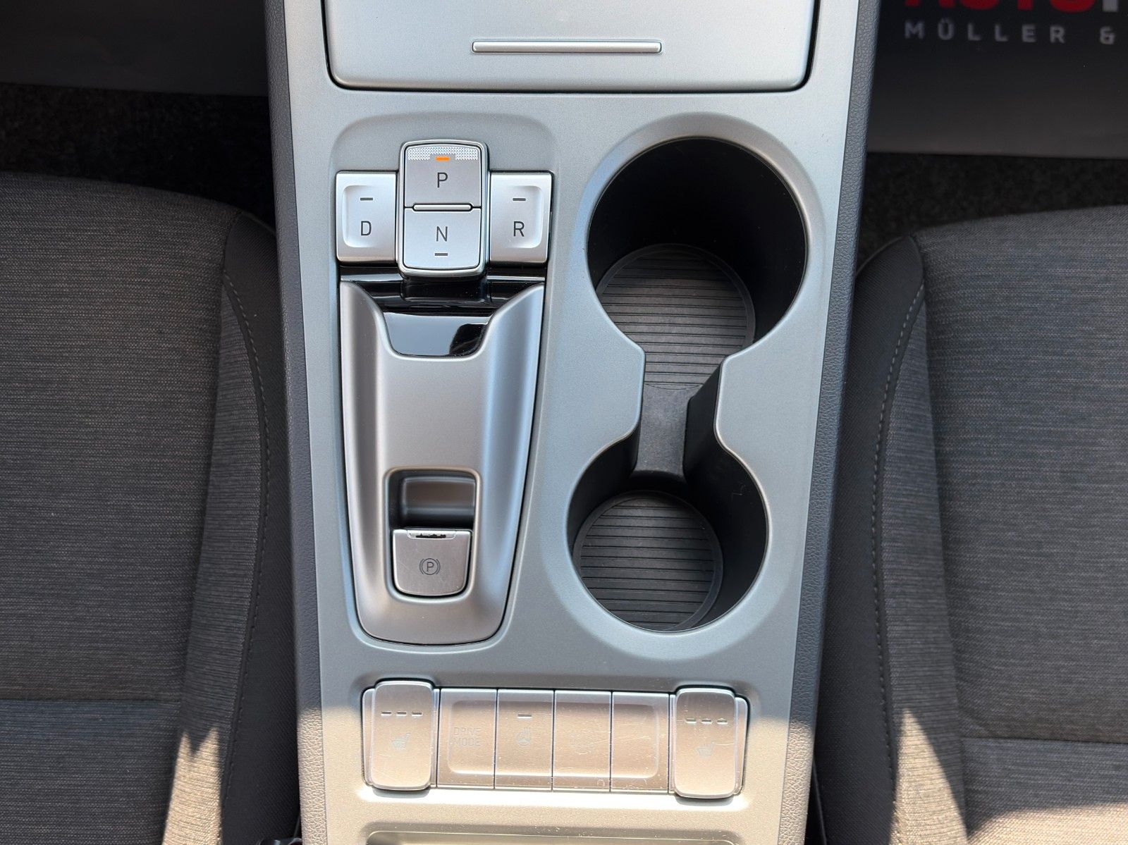 Fahrzeugabbildung Hyundai KONA E Select LKA ACC PDC SHZ LHZ CarPlay Navi