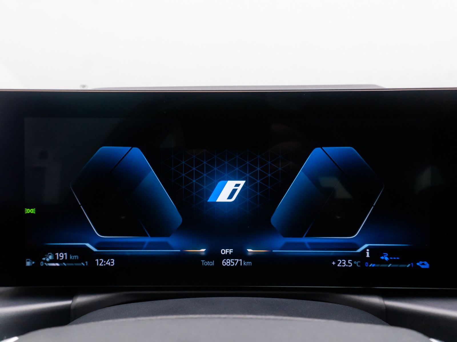 Fahrzeugabbildung BMW 330e DAB Widscreen Geschwindigkeitsreg Sport PDC