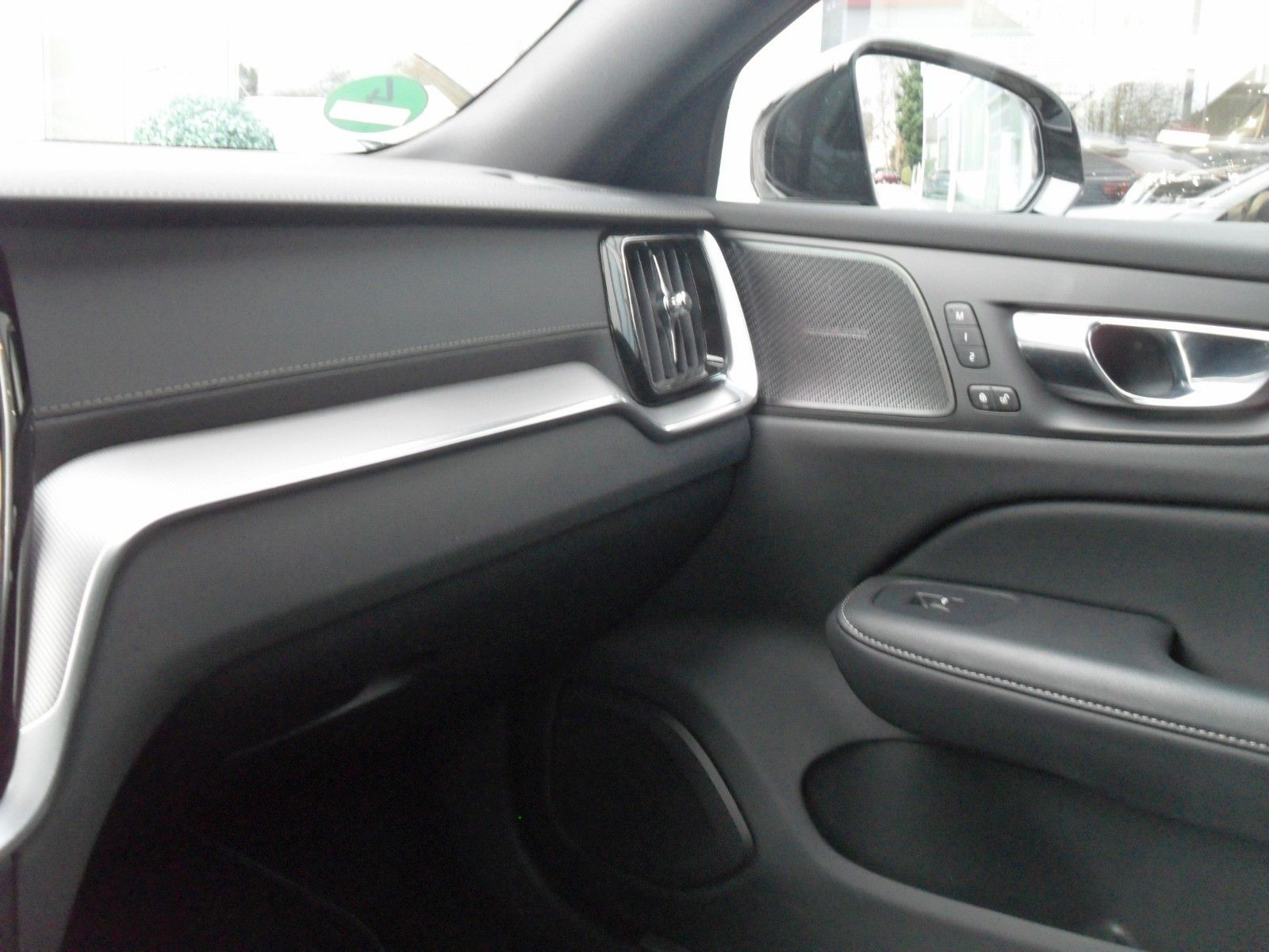 Fahrzeugabbildung Volvo V60 T8 R Design | AWD