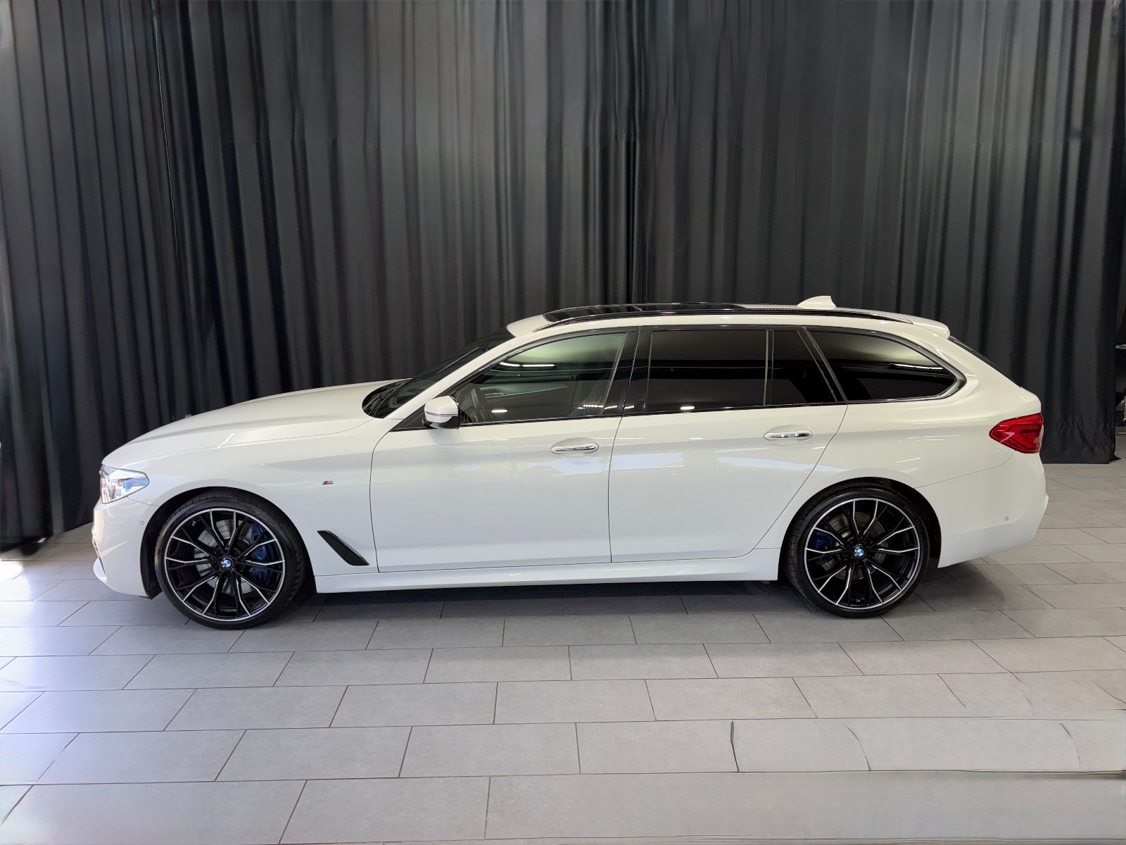 Fahrzeugabbildung BMW 540i xDrive Touring M Sport |AHK|HuD|HiFi|PANO
