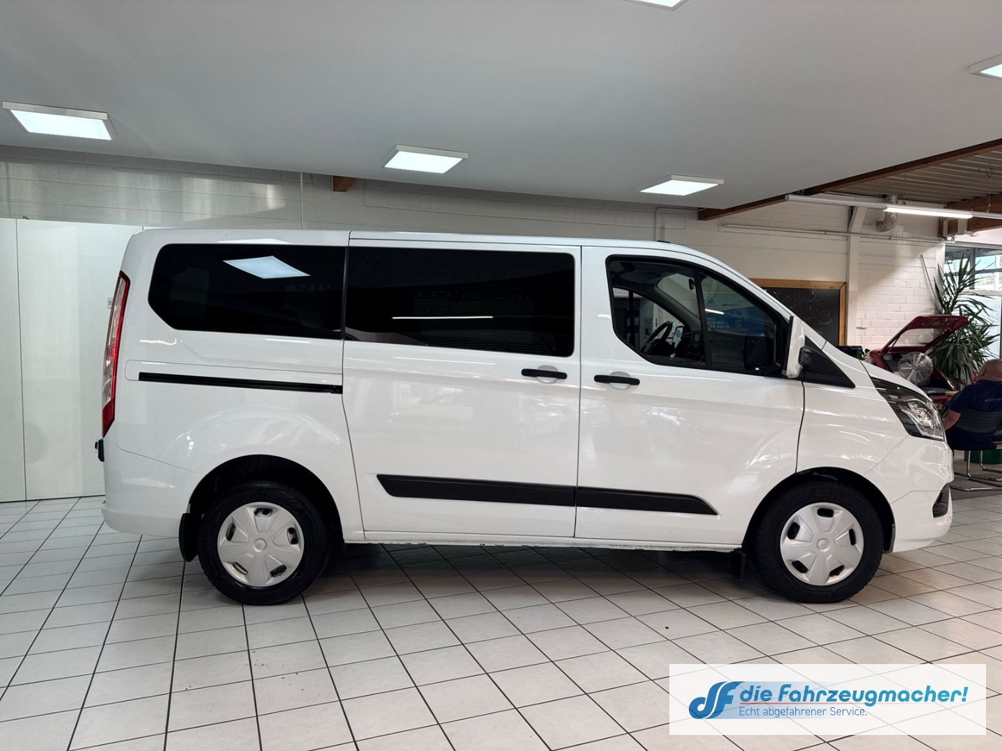 Fahrzeugabbildung Ford Transit Custom Tourneo 320 L1 Trend 2.0 TDCi EU6