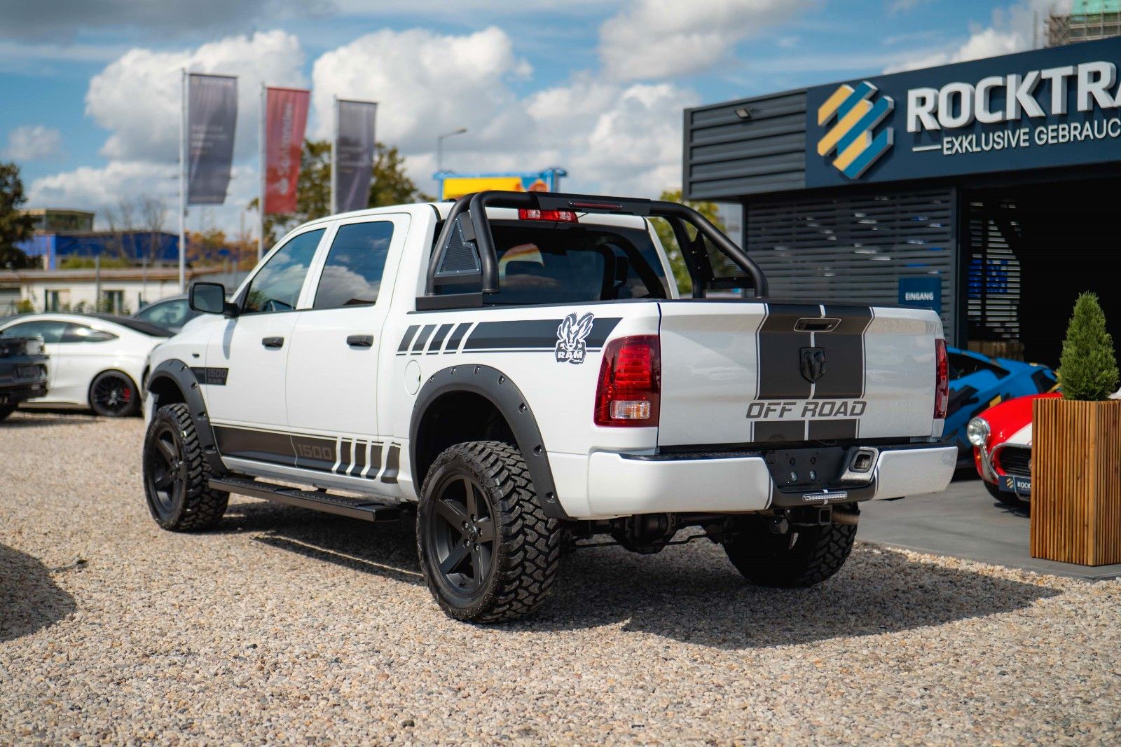 Fahrzeugabbildung Dodge RAM 5.7 V8 HEMI 4x4 OFFROAD Night-Paket *LED*19%
