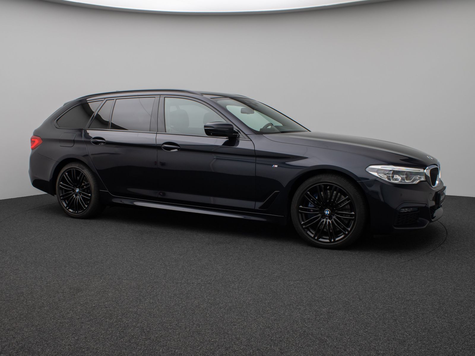 Fahrzeugabbildung BMW 540d xD M Sport Panorama 360°HUD SoftCl Massage