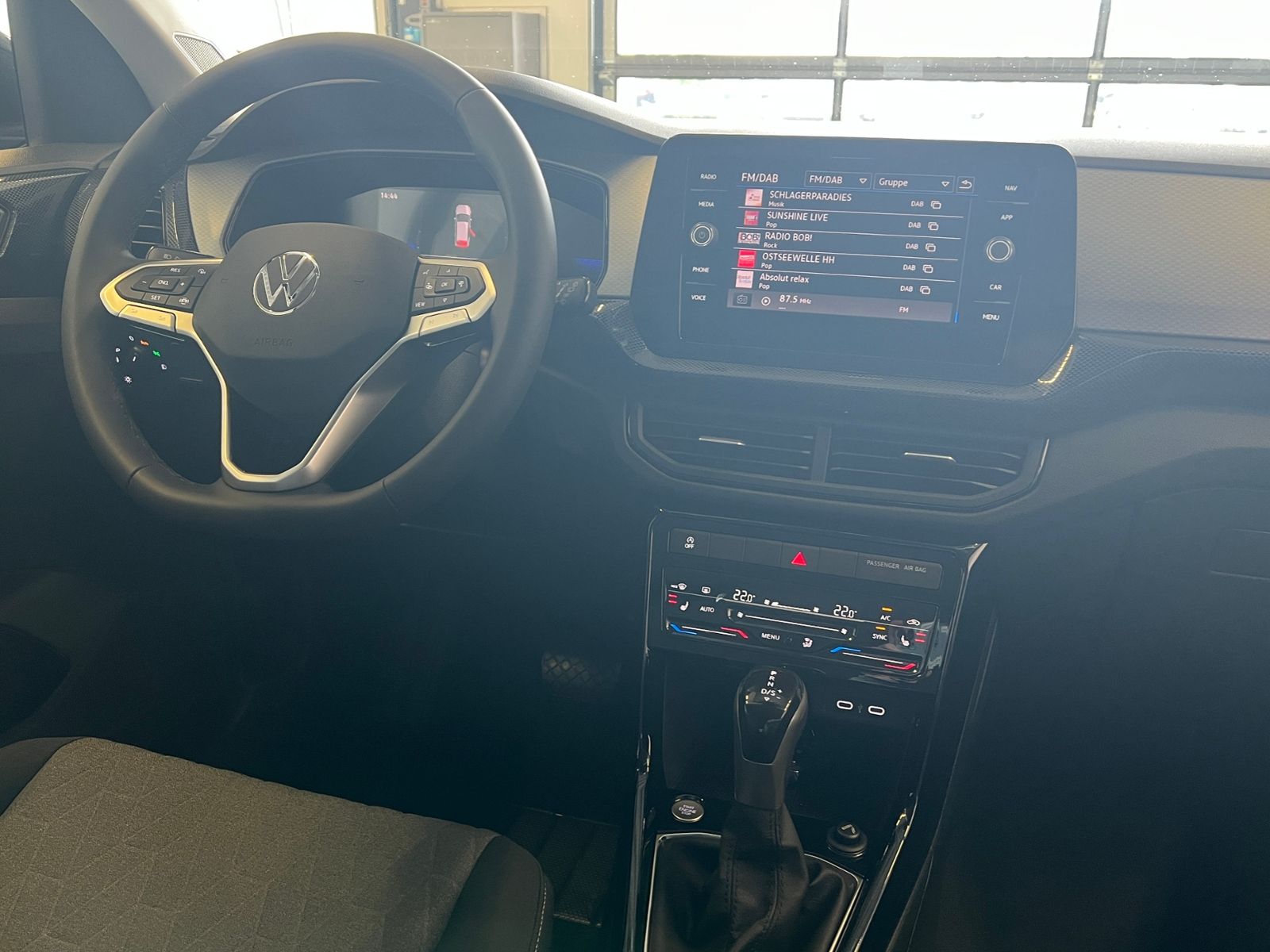 Fahrzeugabbildung Volkswagen T-Cross Life 1.0 TSI DSG *LED, App-Connect, 17"-