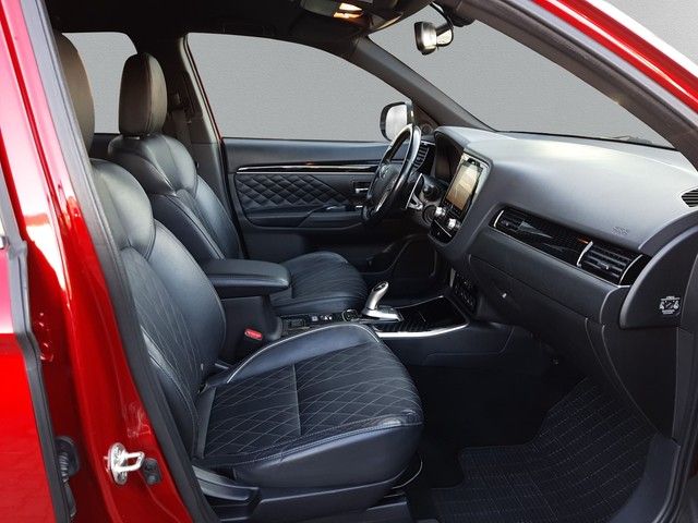 Fahrzeugabbildung Mitsubishi Outlander Plus Spirit 2.4 PHEV 4WD Leder 360°
