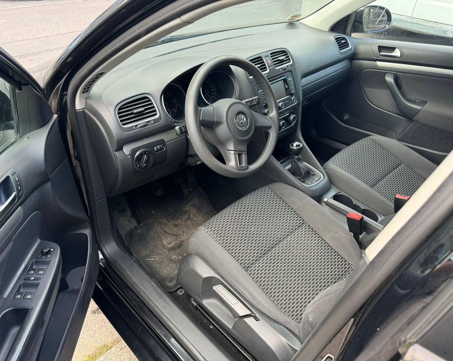 Volkswagen Golf 2010 — engine 105 HP (77kW)