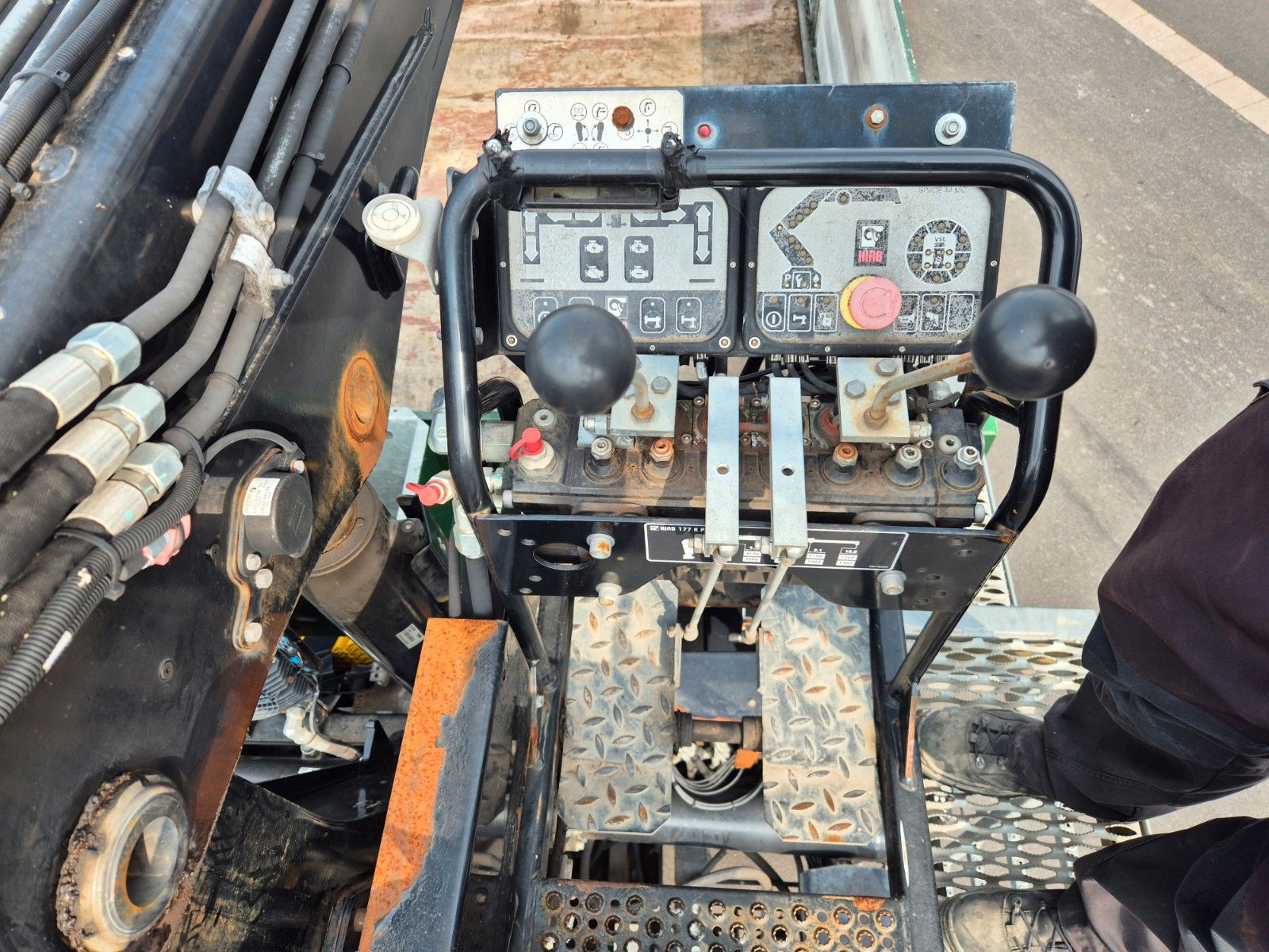 Fahrzeugabbildung MAN TGS 26.420 6x2-4 LL Hiab 177K PRO 2 Stück