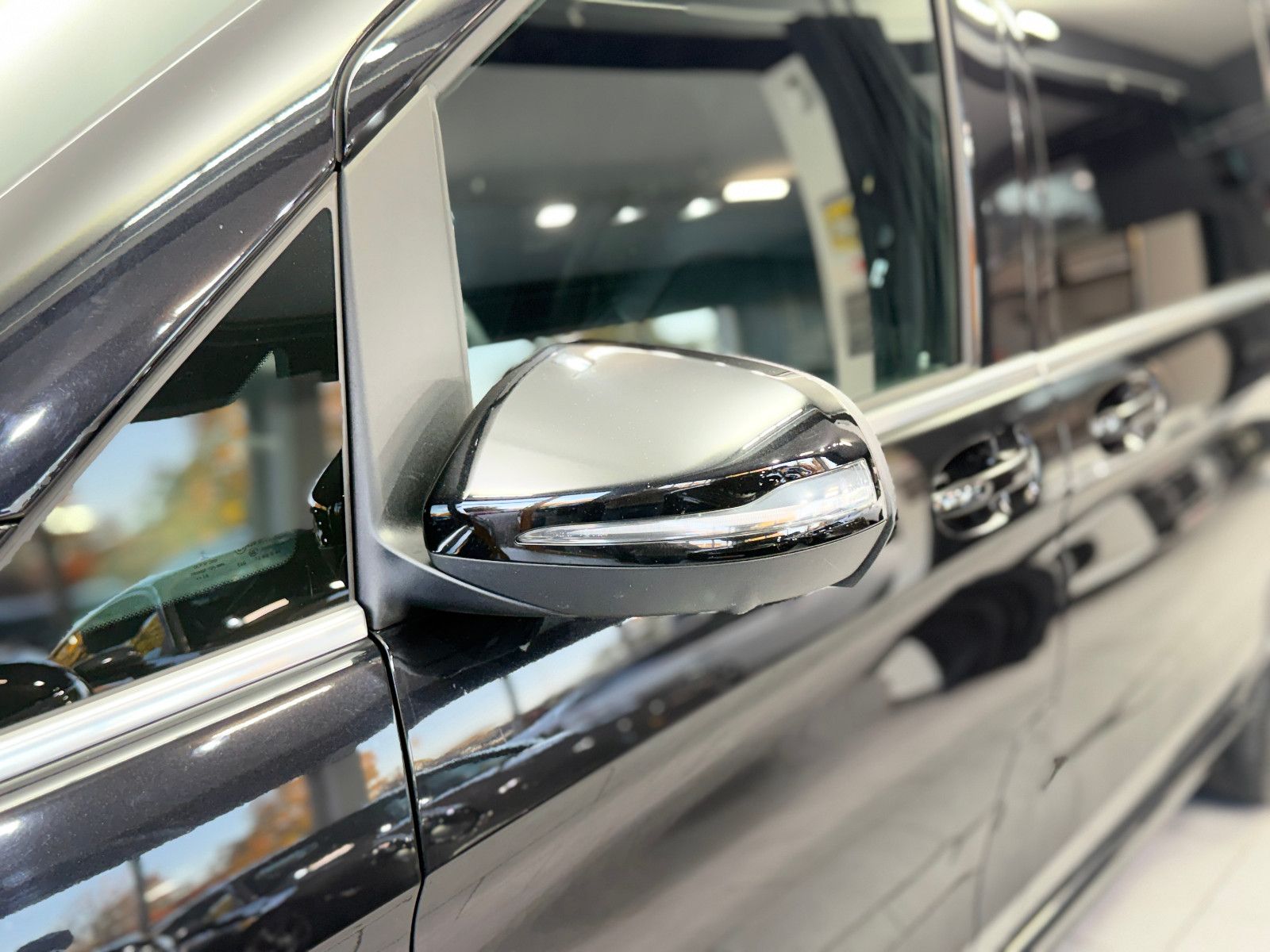 Fahrzeugabbildung Mercedes-Benz V 250d AVANTGARDE AMG EDITION lang|360°|AHK|LEDE