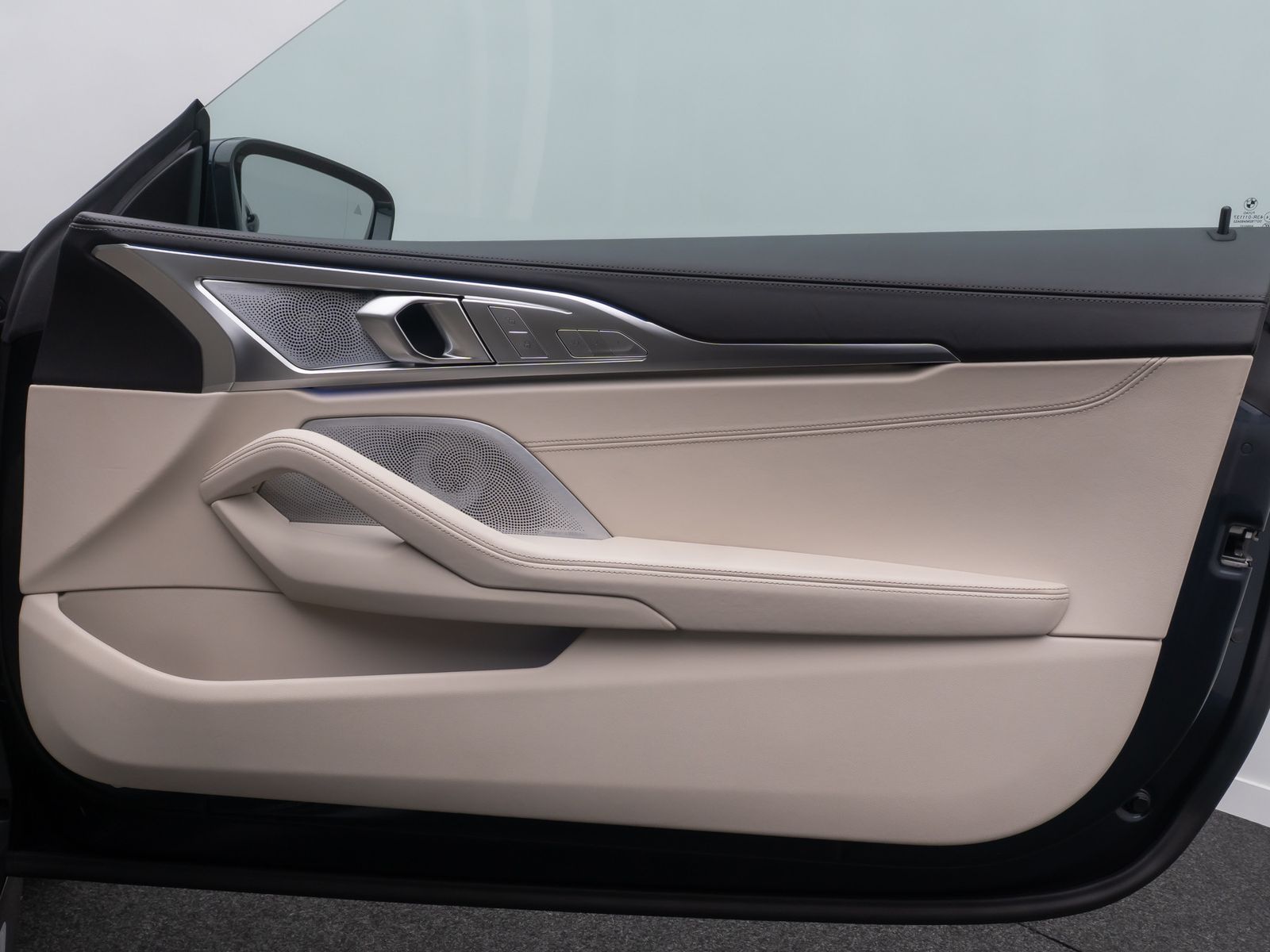 Fahrzeugabbildung BMW 840i xD Individual B&W SoftCl Laser 360°HUD Voll