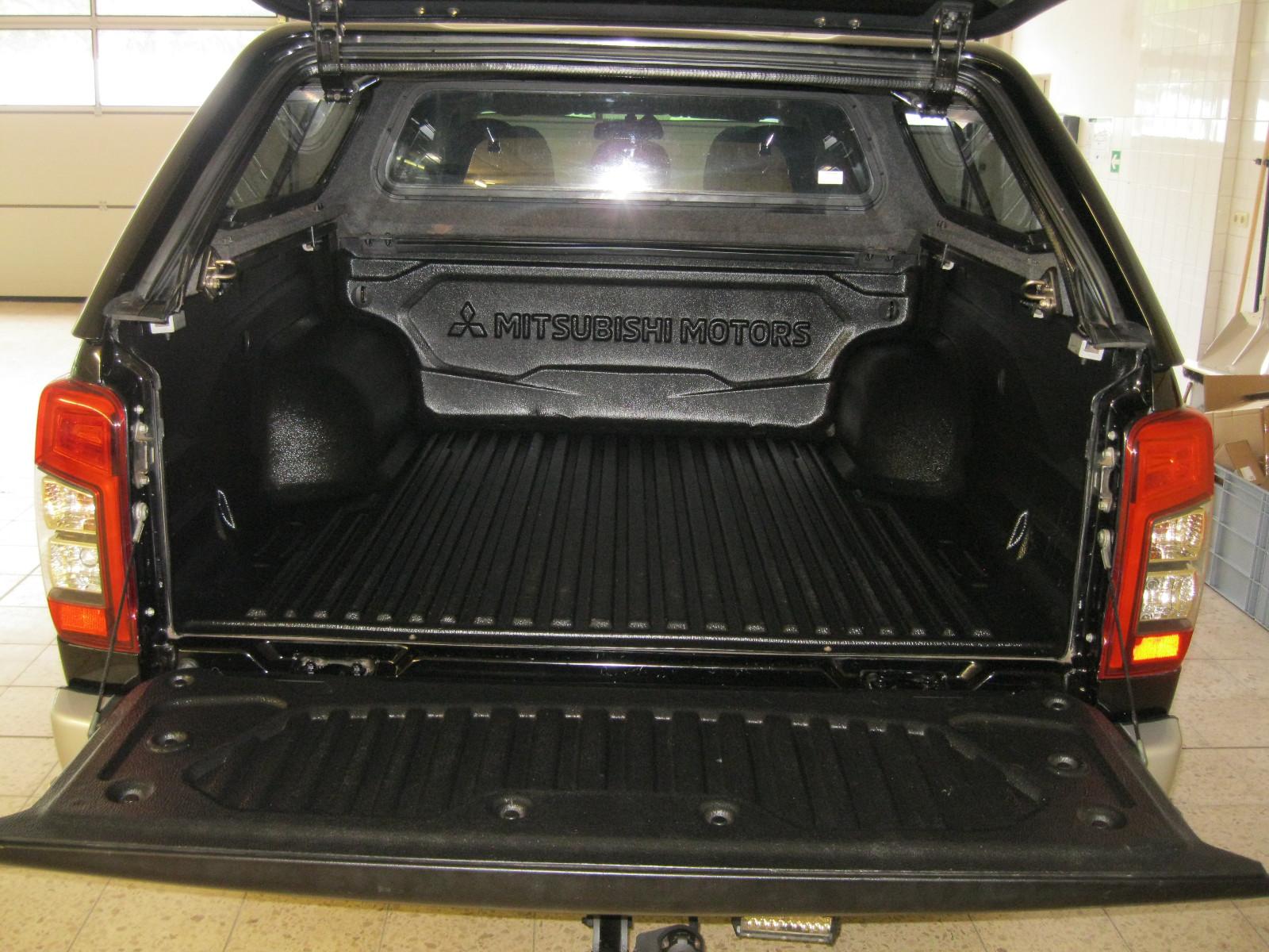 Mitsubishi L200 Doppelkabine Select 4WD - 3,1t Anhängelast