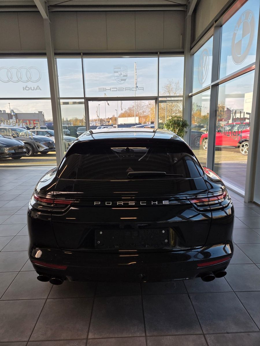 Fahrzeugabbildung Porsche Panamera Sport Turismo 4 E-Hybrid Platinum Editi