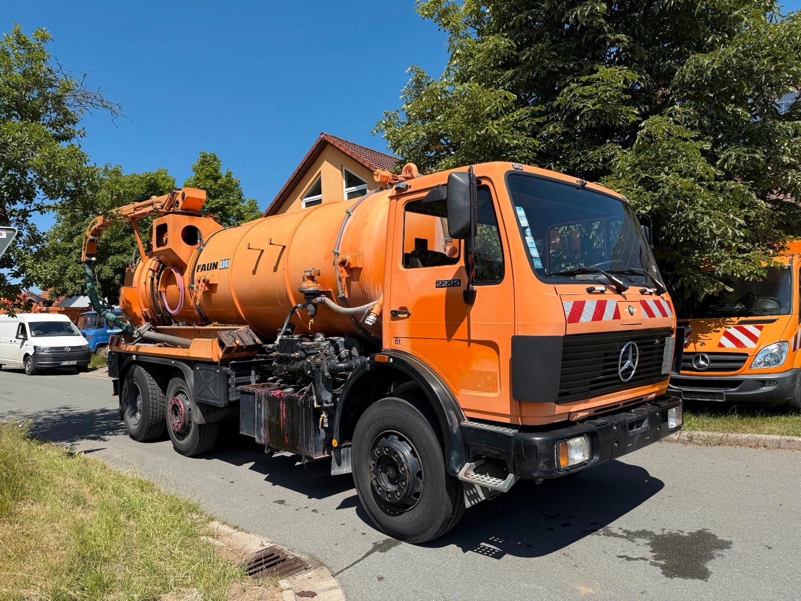 Mercedes-Benz 2225 V8 Motor 1.Hand TOP Zustand Blatt-Blatt