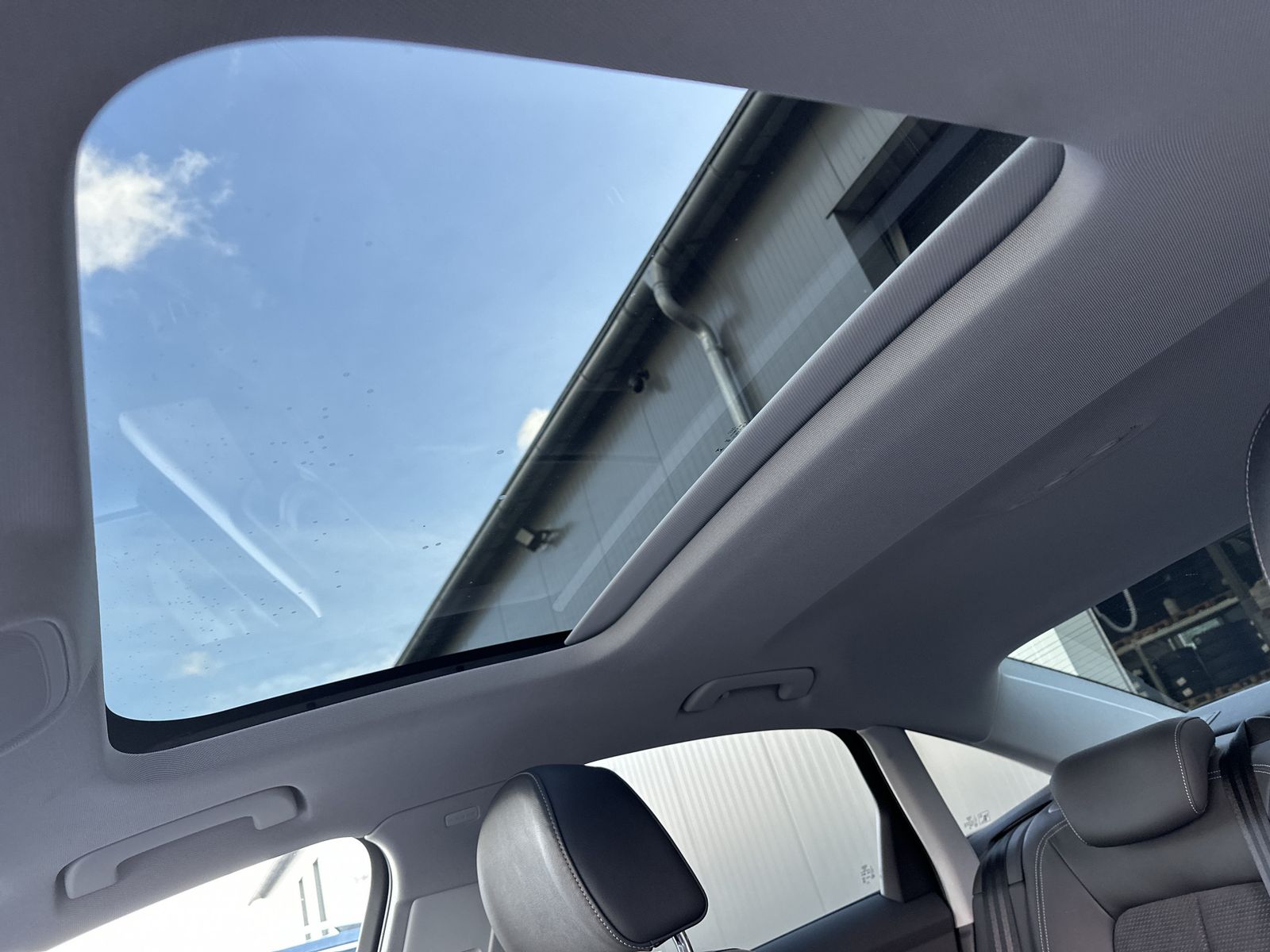 Fahrzeugabbildung Audi A6 55 TFSI e Quattro S-Line NAV+MATRIX+AHK+PANO