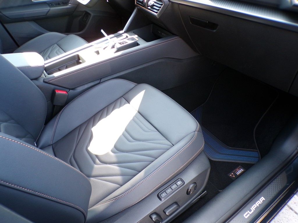 Fahrzeugabbildung CUPRA Formentor VZ 2.0 TSI DSG 4Drive Black Edition