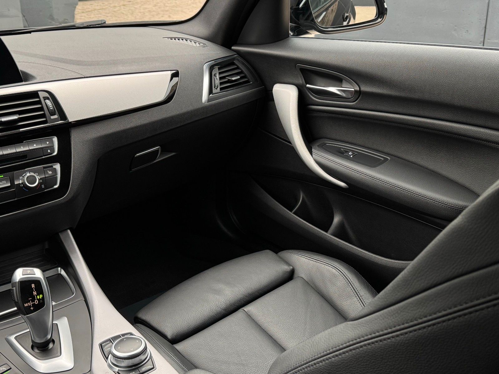 Fahrzeugabbildung BMW 120i Edition M Sport Shadow Leder Temp. SHZ PDC