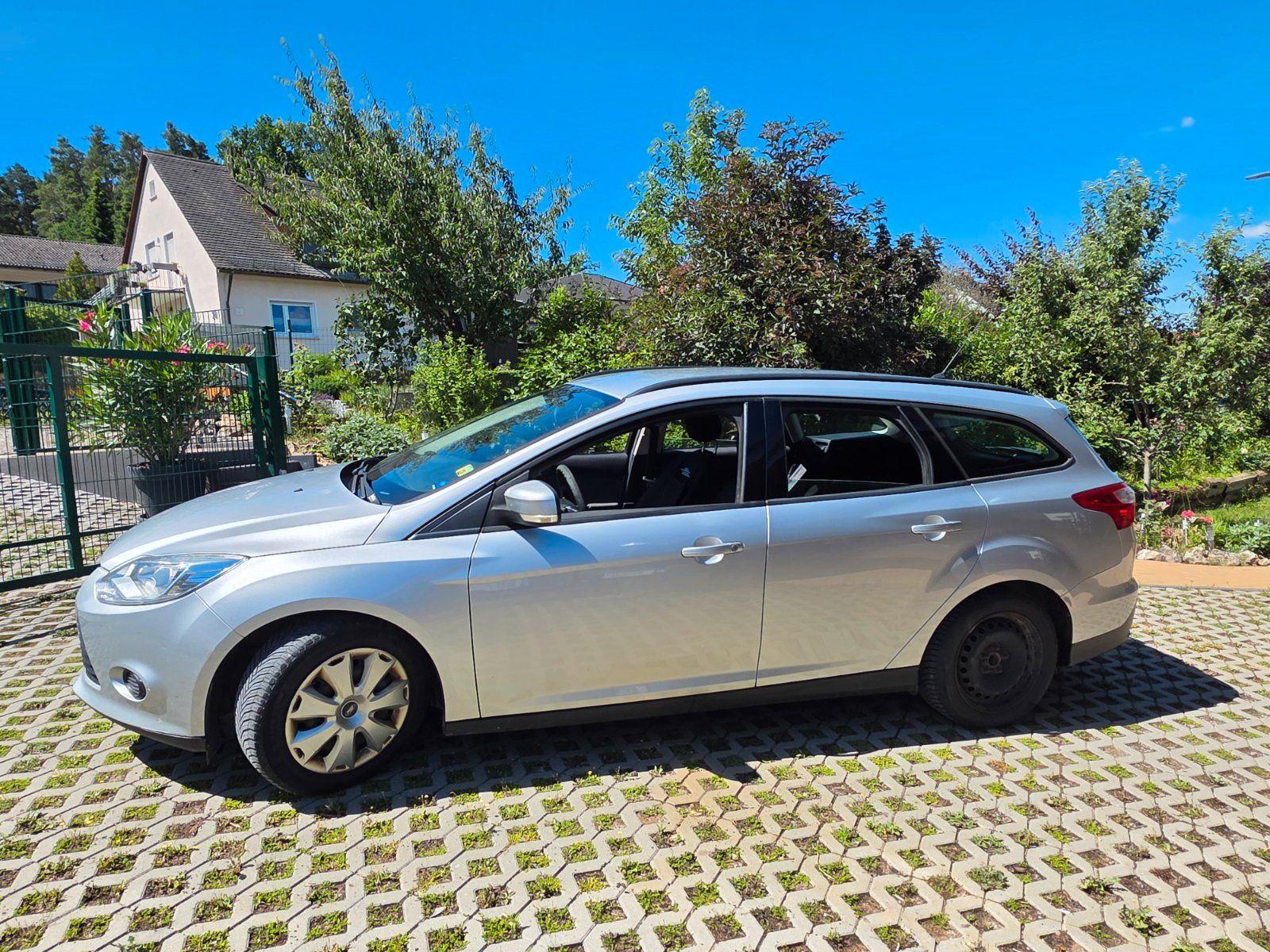 Ford Focus 2012 — rear view