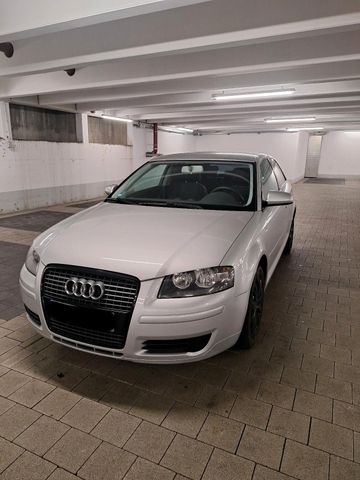 Audi A3 8P 1.6 Tempomat Klimauto. 8 Fach B...