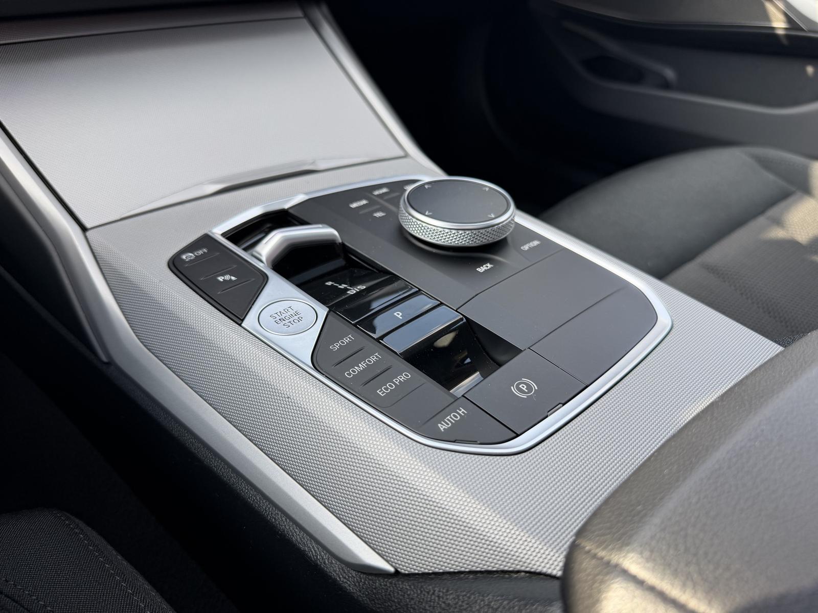 BMW 320 d xDrive |LCProf|Pano|HUD|H/K|Kamera|