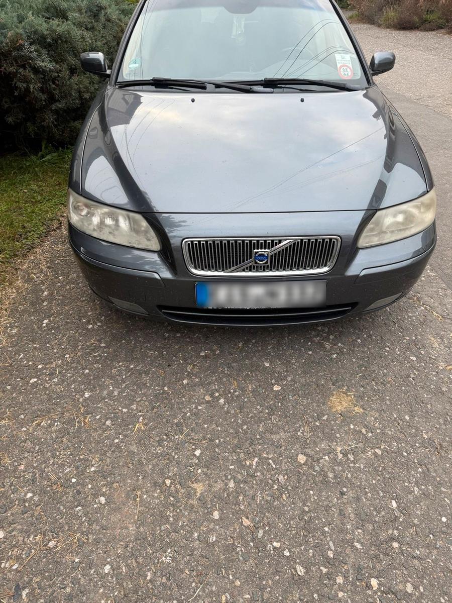 Volvo V70 2006 — rear view