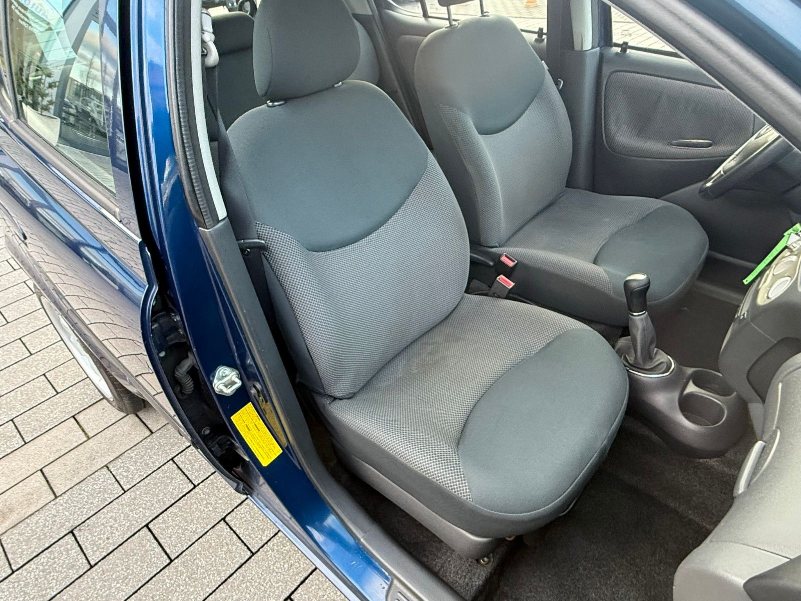 Fahrzeugabbildung Toyota Yaris 1.0 Sol