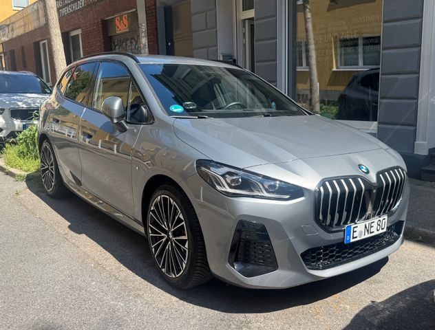 BMW 220 Active Tourer / M-Sportpaket / 19 Felgen
